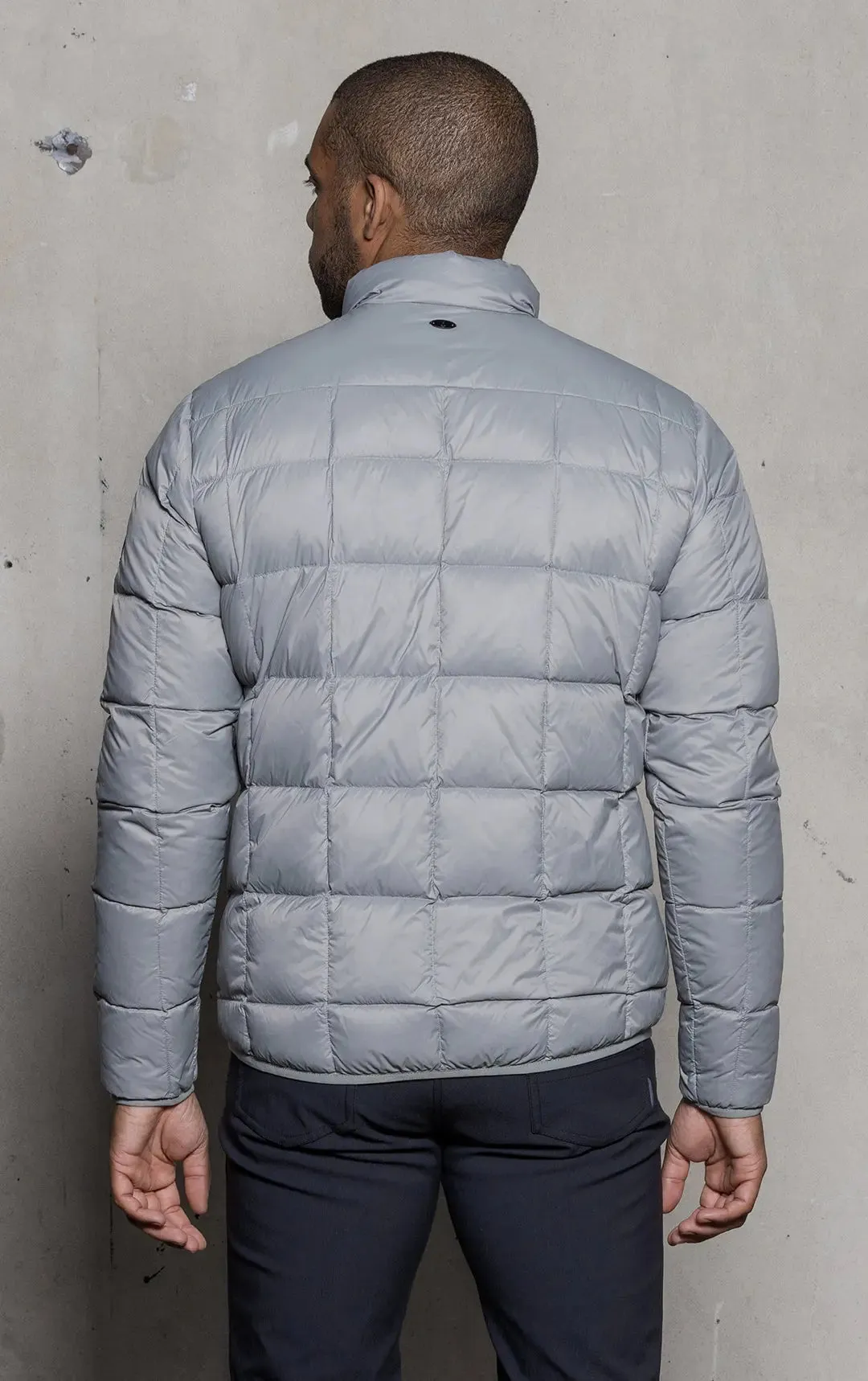 ESSENTIAL LIGHTWEIGHT DOWN JACKET