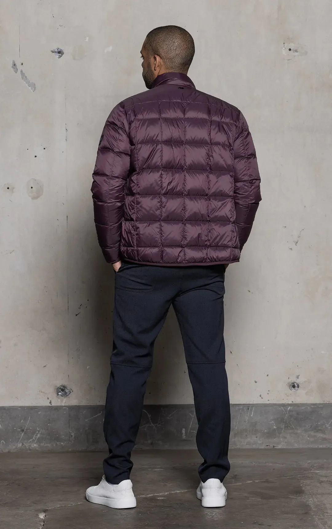 ESSENTIAL LIGHTWEIGHT DOWN JACKET