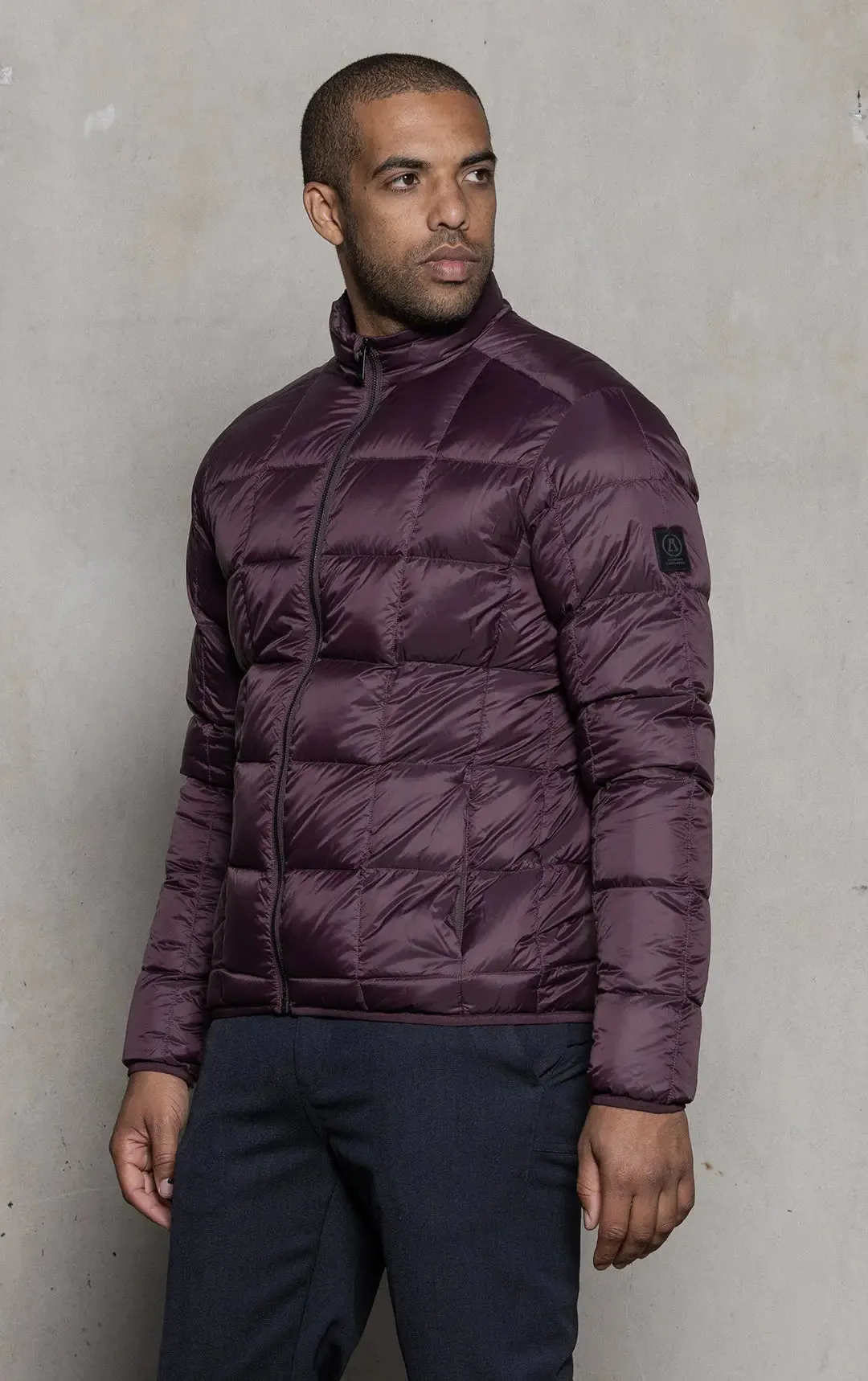 ESSENTIAL LIGHTWEIGHT DOWN JACKET