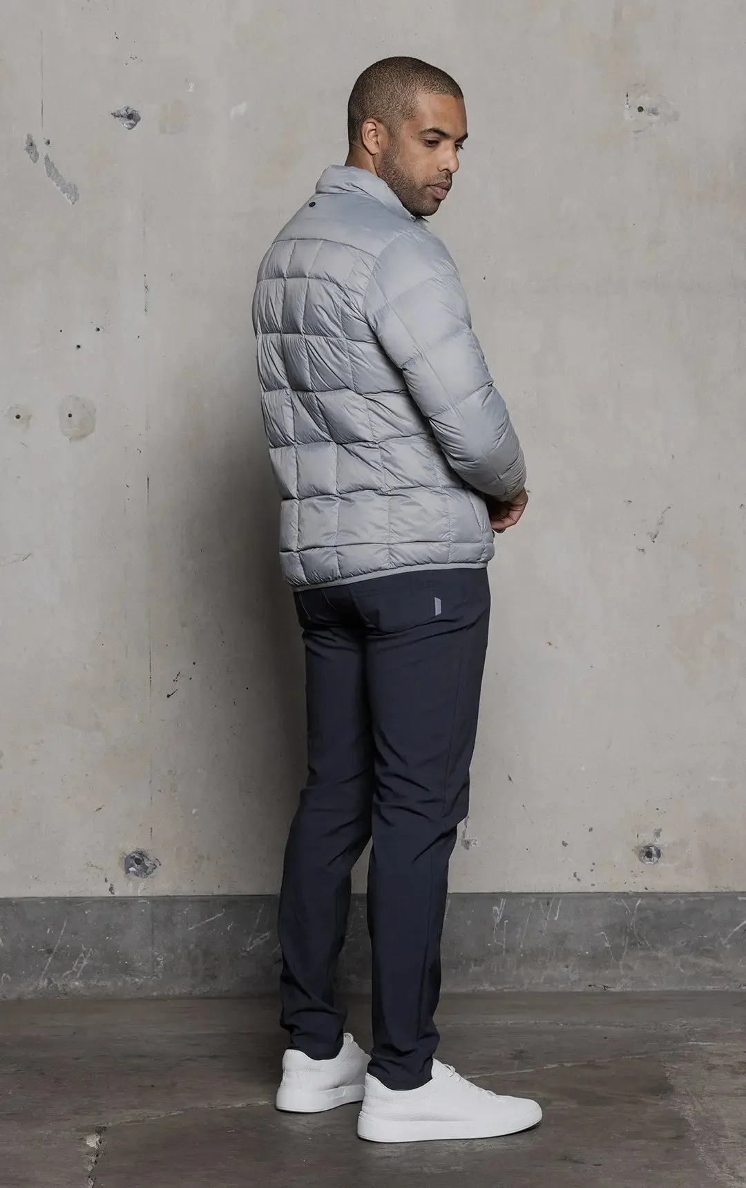 ESSENTIAL LIGHTWEIGHT DOWN JACKET