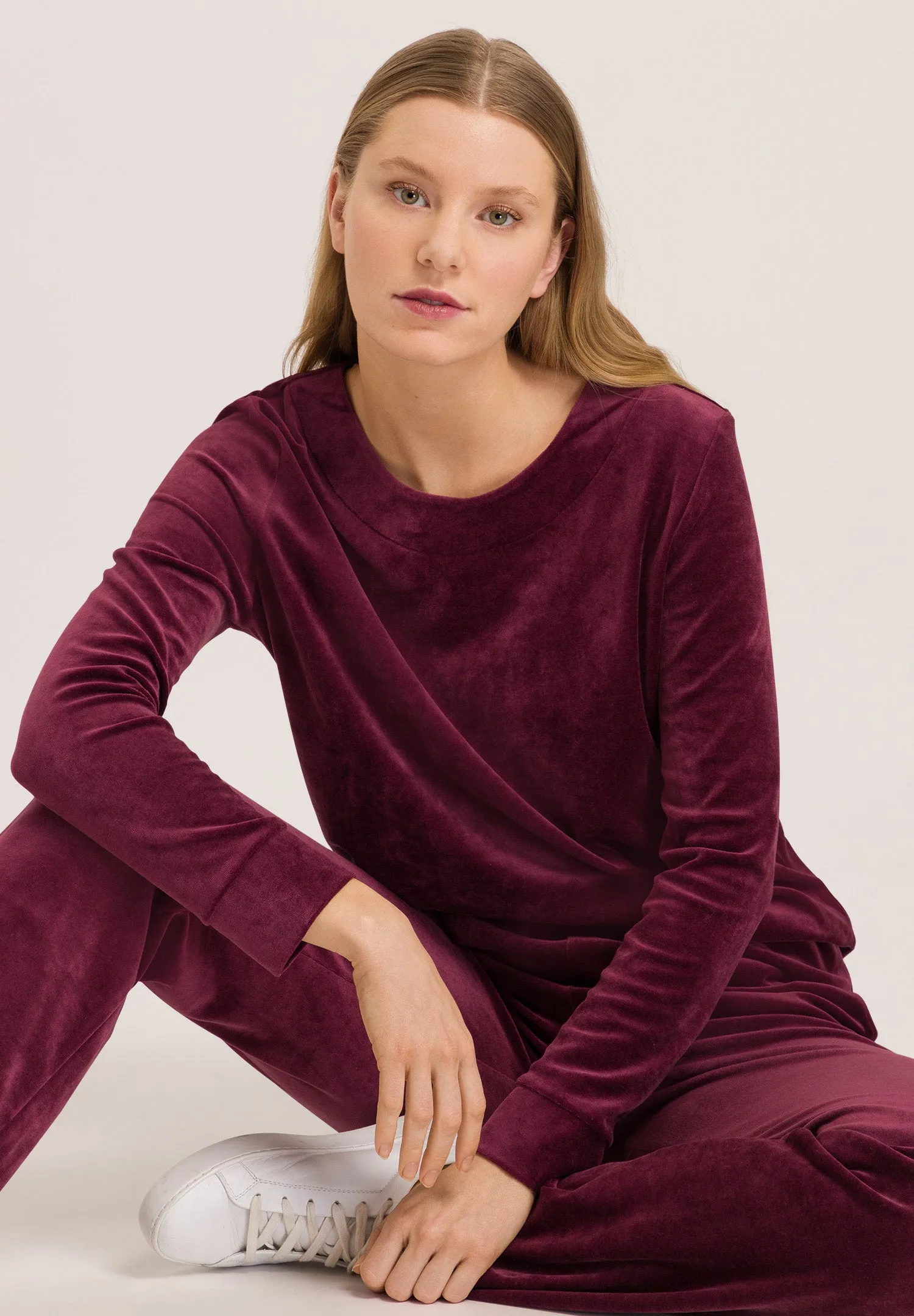 Favourites Velvet Round Neck Pullover | Ruby Wine 78770-2423