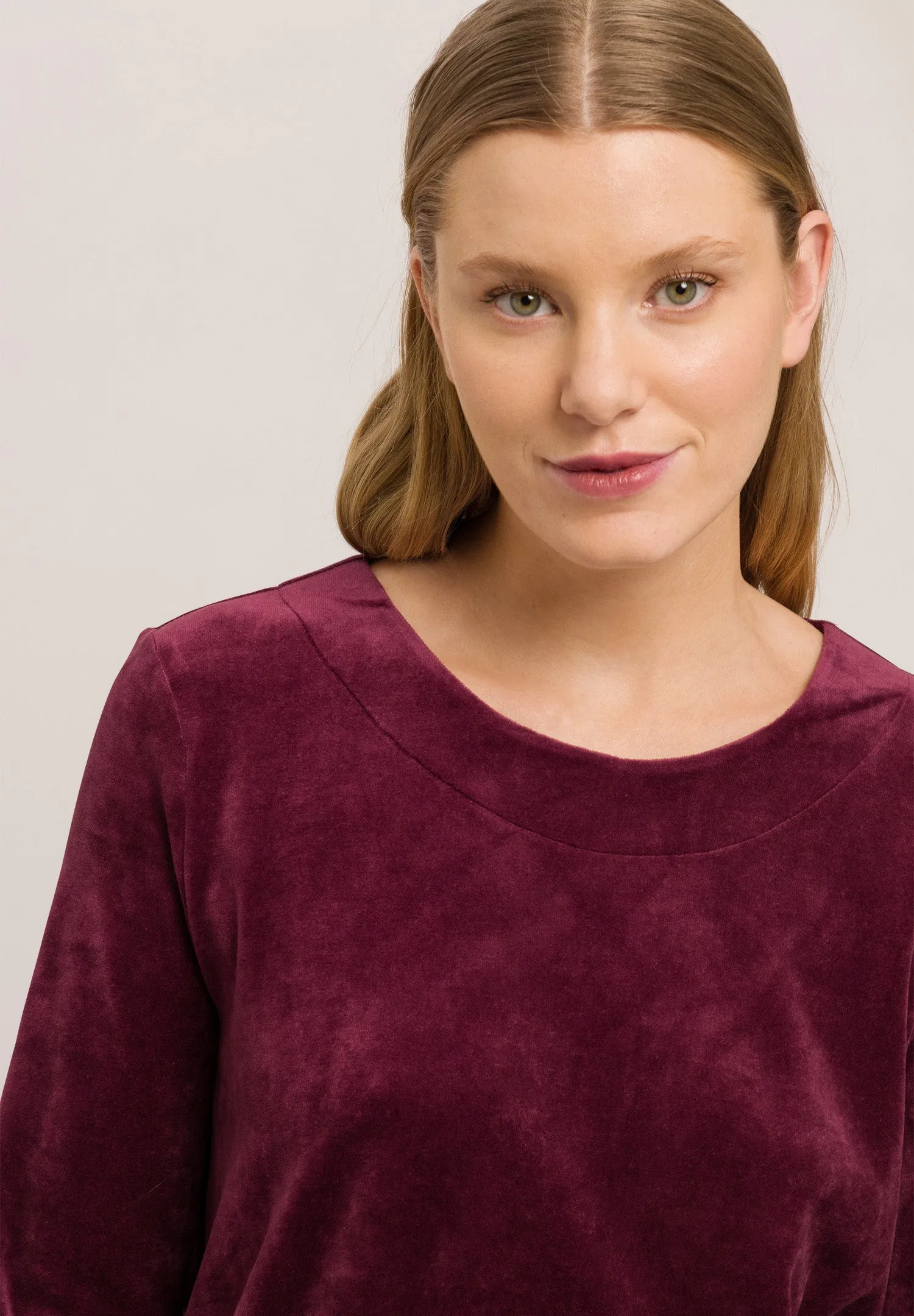 Favourites Velvet Round Neck Pullover | Ruby Wine 78770-2423