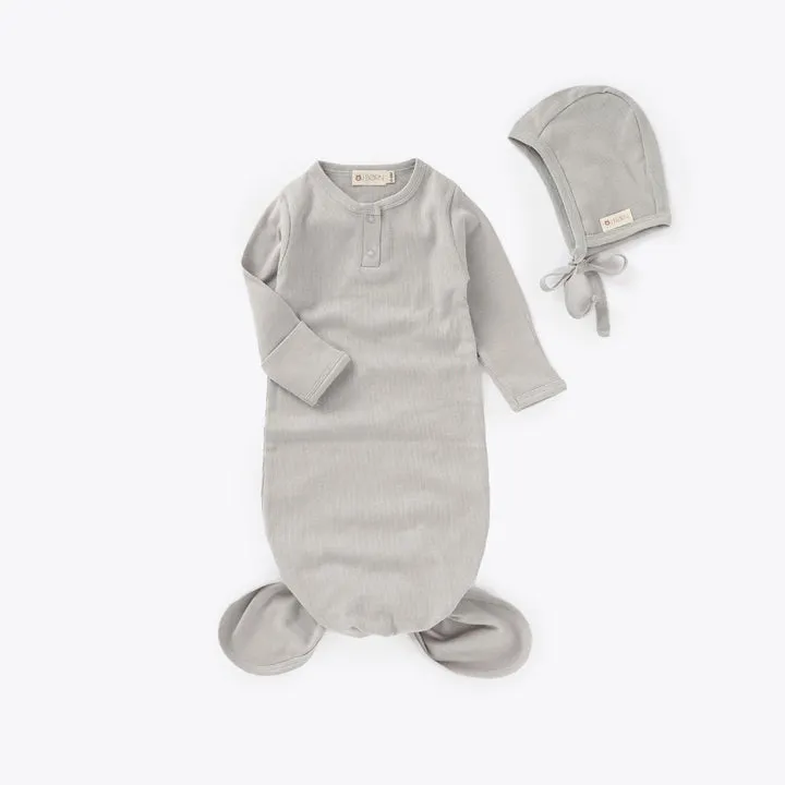 JBØRN Organic Cotton Knotted Baby Gown & Bonnet