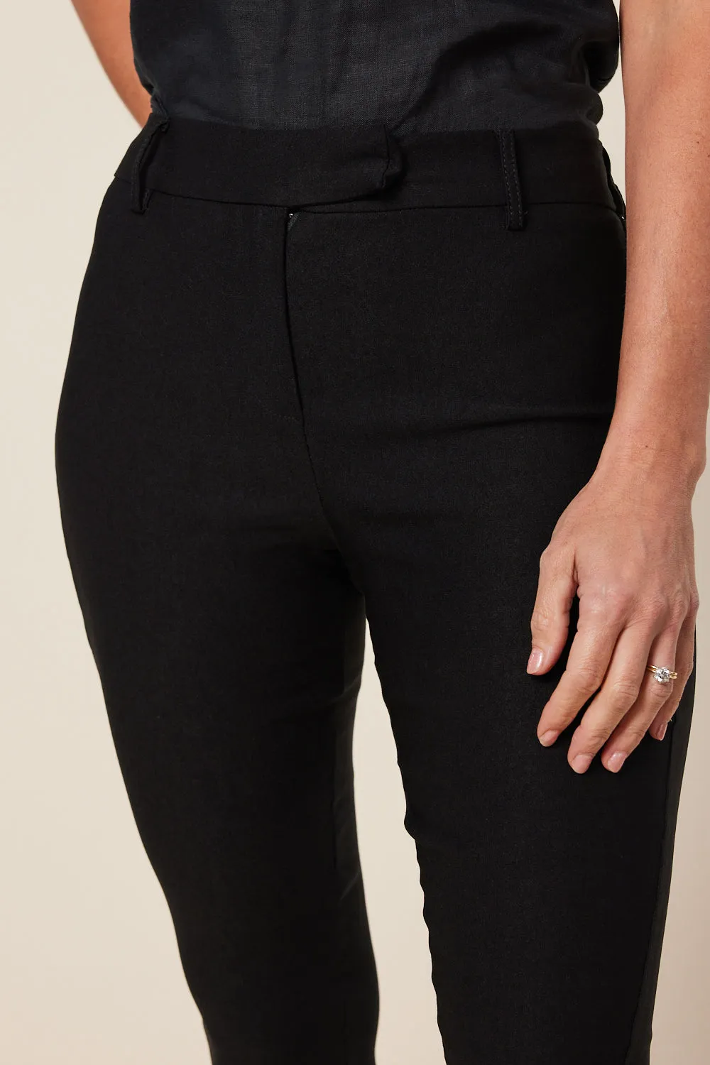 Ponte Bootleg 3/4 Length Pant in Black