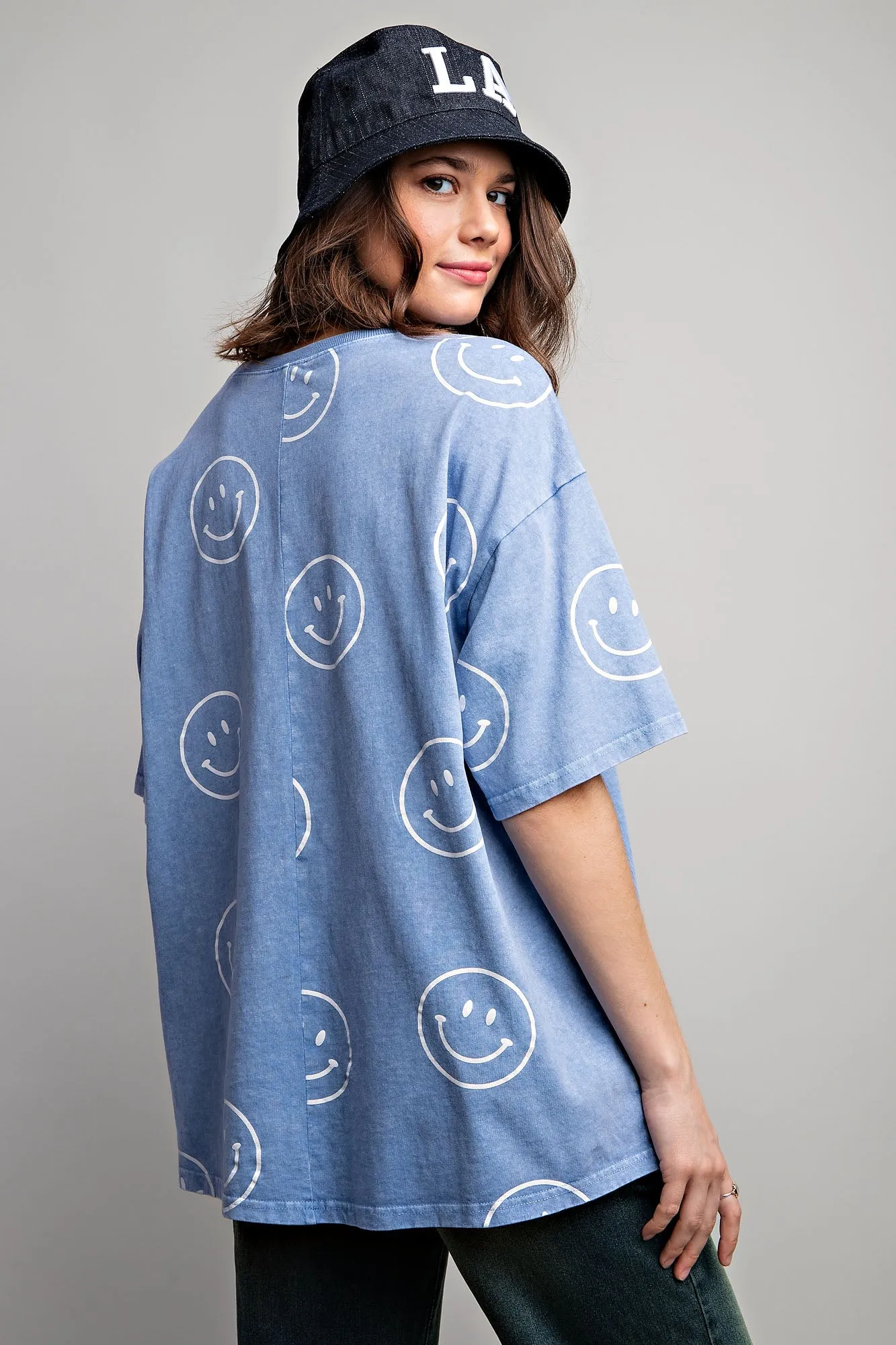 Short sleeves smiley face printed washed top