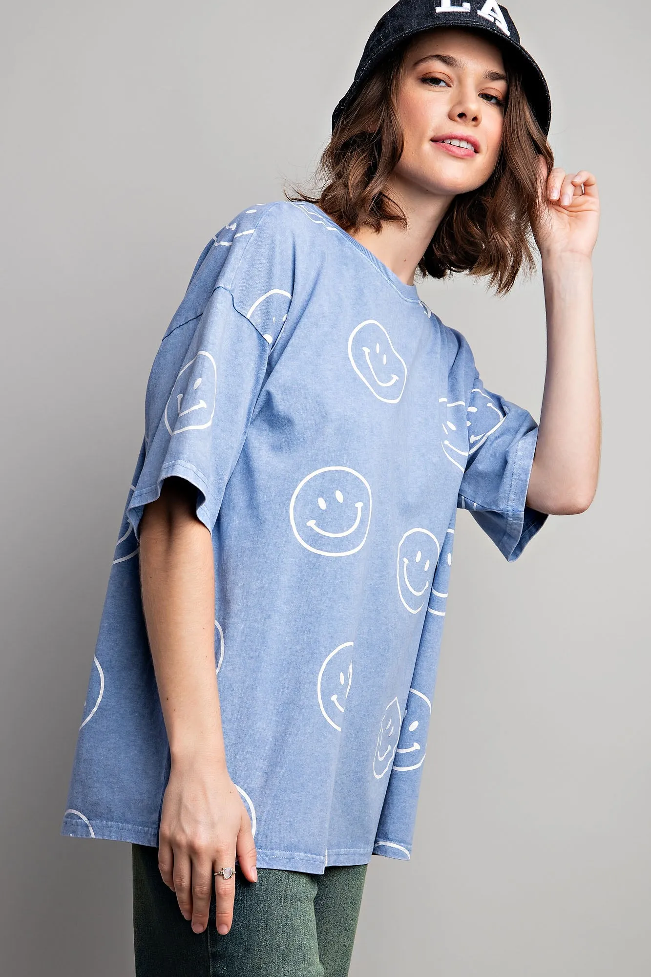 Short sleeves smiley face printed washed top