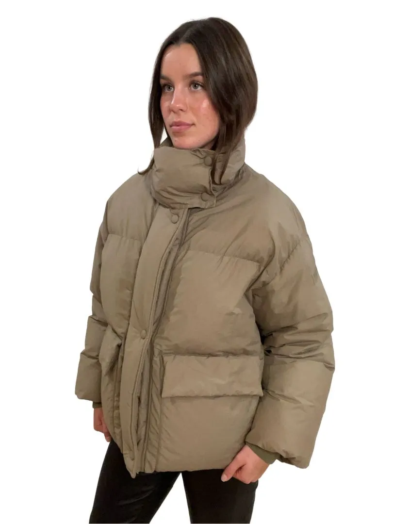 Stella McCartney Tan Puffer Jacket. Size: 38